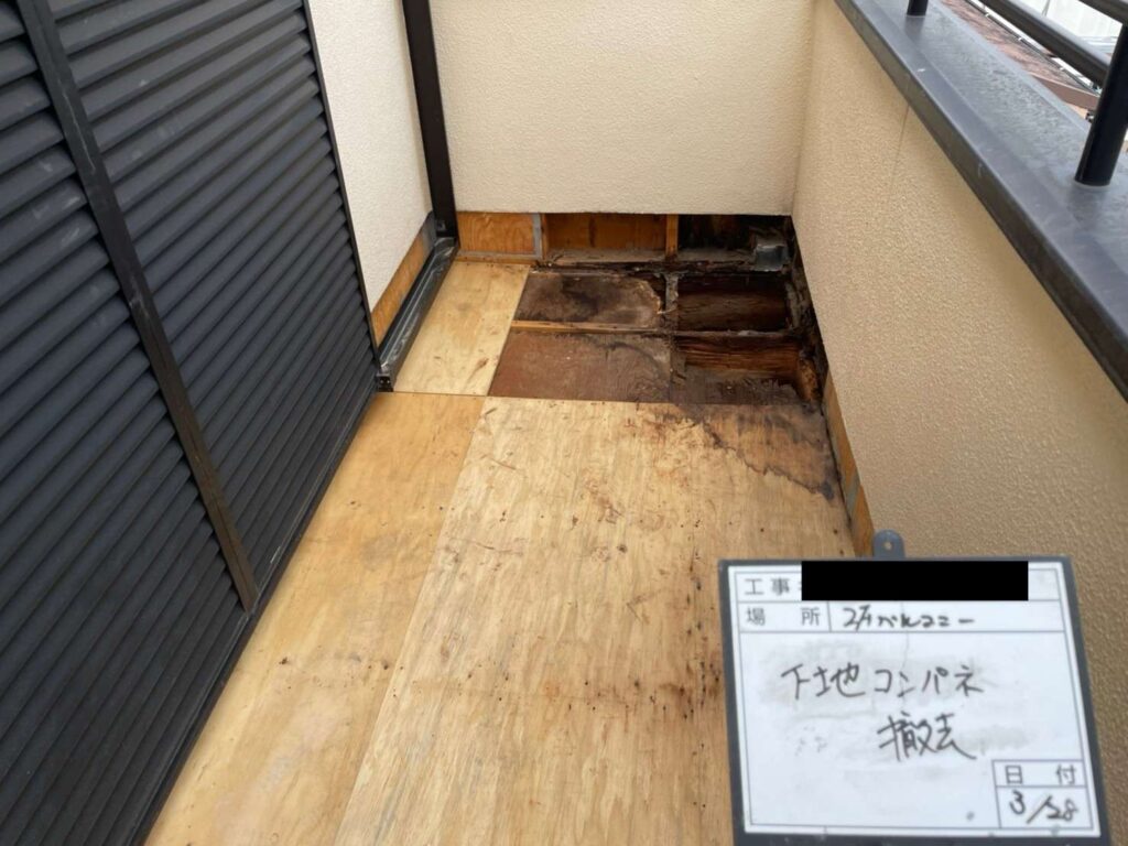 大阪府松原市でベランダの雨漏り修繕 工事写真