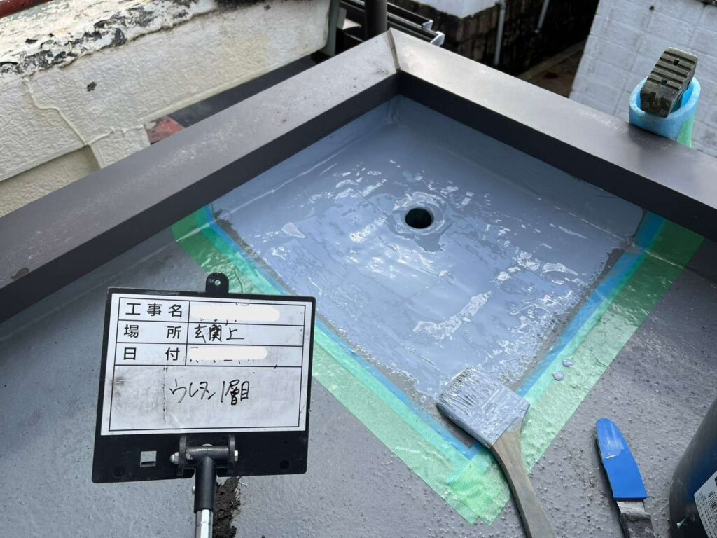 雨漏り修理　排水ドレン部のウレタン防水と改修ドレンで補強 工事写真