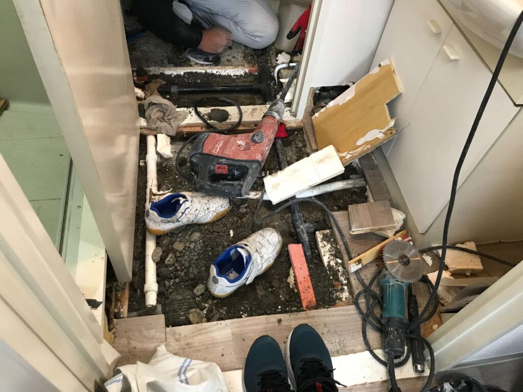 漏水、水漏れの調査から修理まで 工事写真