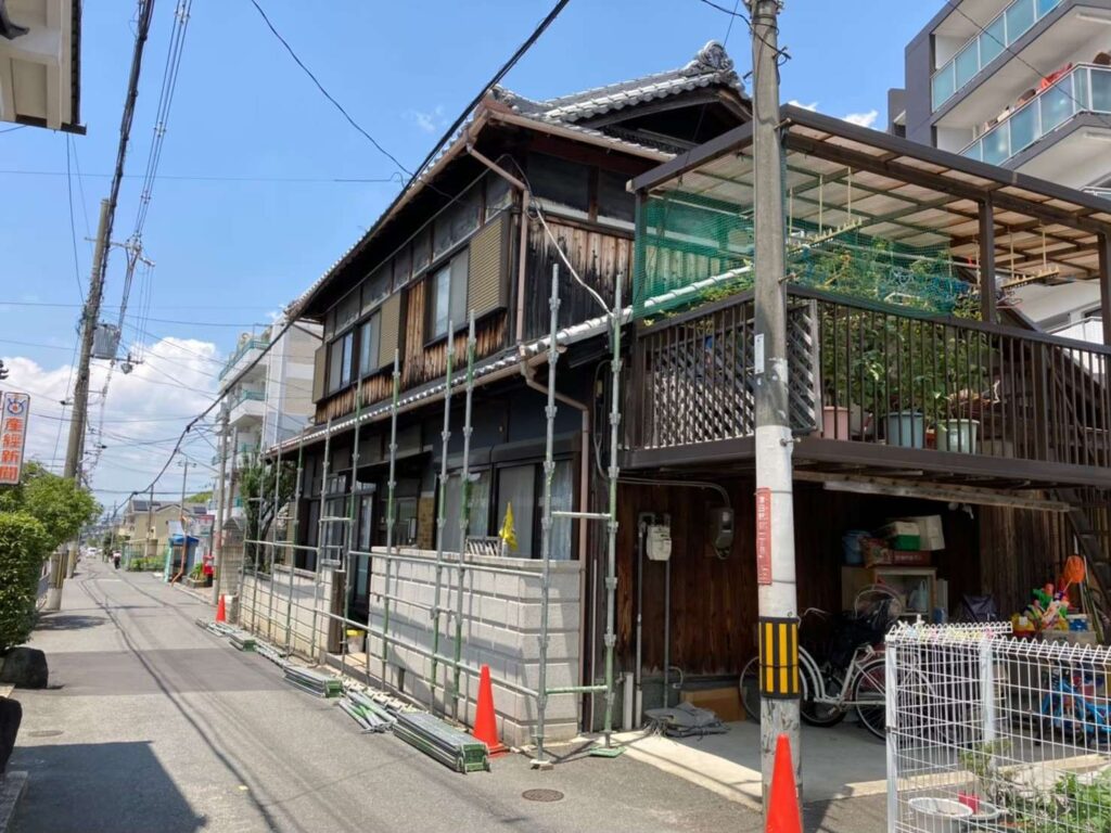 外壁杉板貼替＋外壁塗装 工事写真