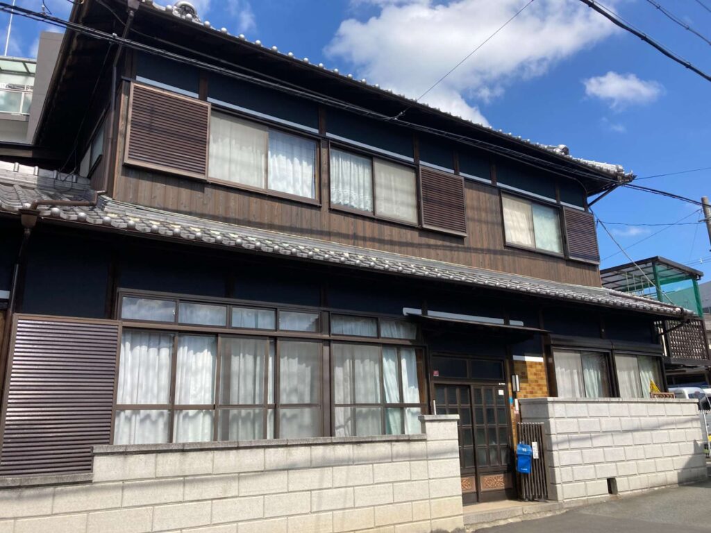 外壁杉板貼替＋外壁塗装 工事写真