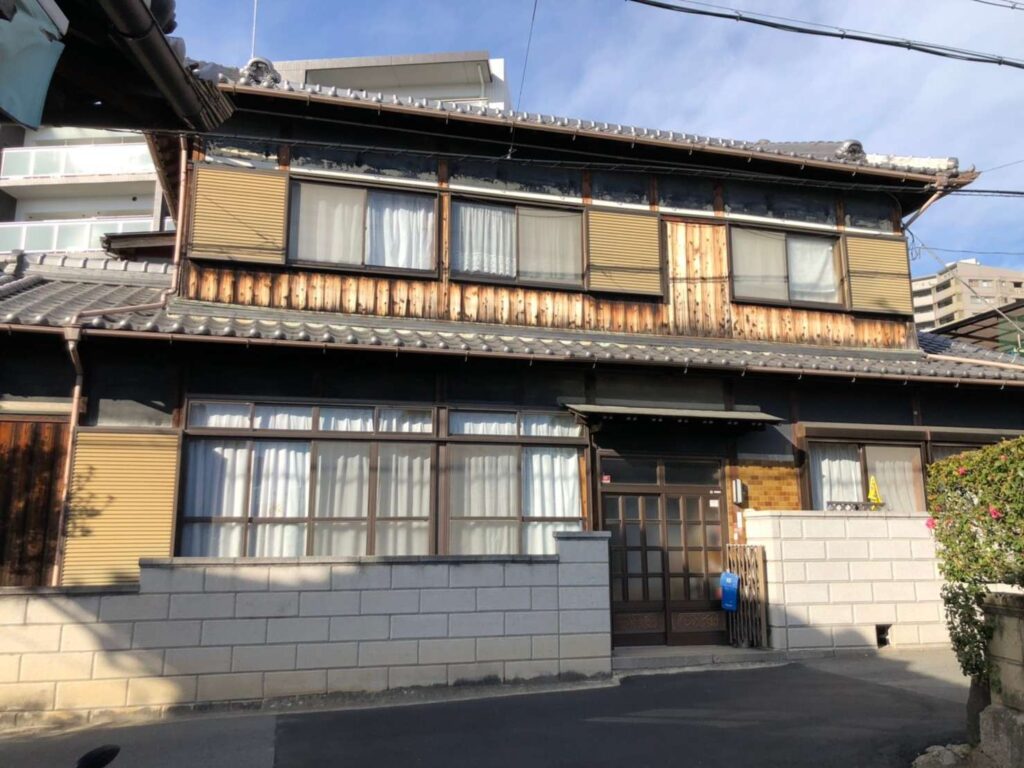 外壁杉板貼替＋外壁塗装 工事写真