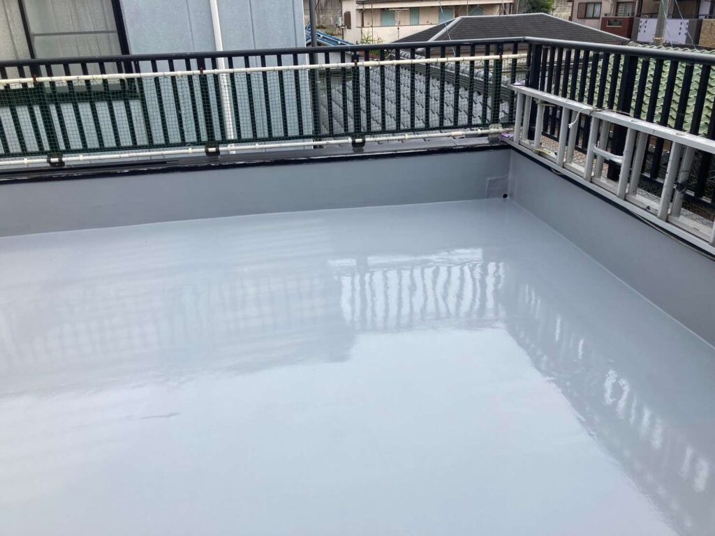枚方市の施工事例　外壁塗装とルーフバルコニーのウレタン防水 工事写真