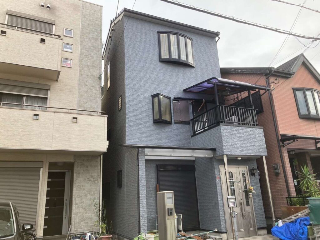 枚方市の施工事例　外壁塗装とルーフバルコニーのウレタン防水 施工前