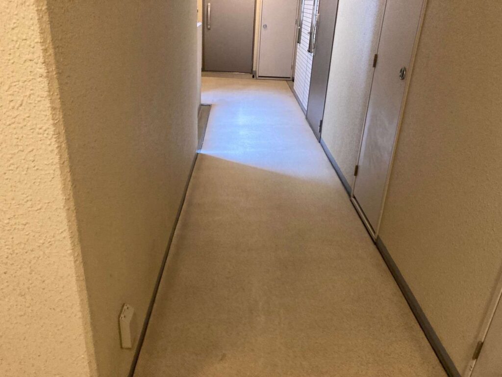 マンション屋内廊下、長尺シート防水工事 工事写真