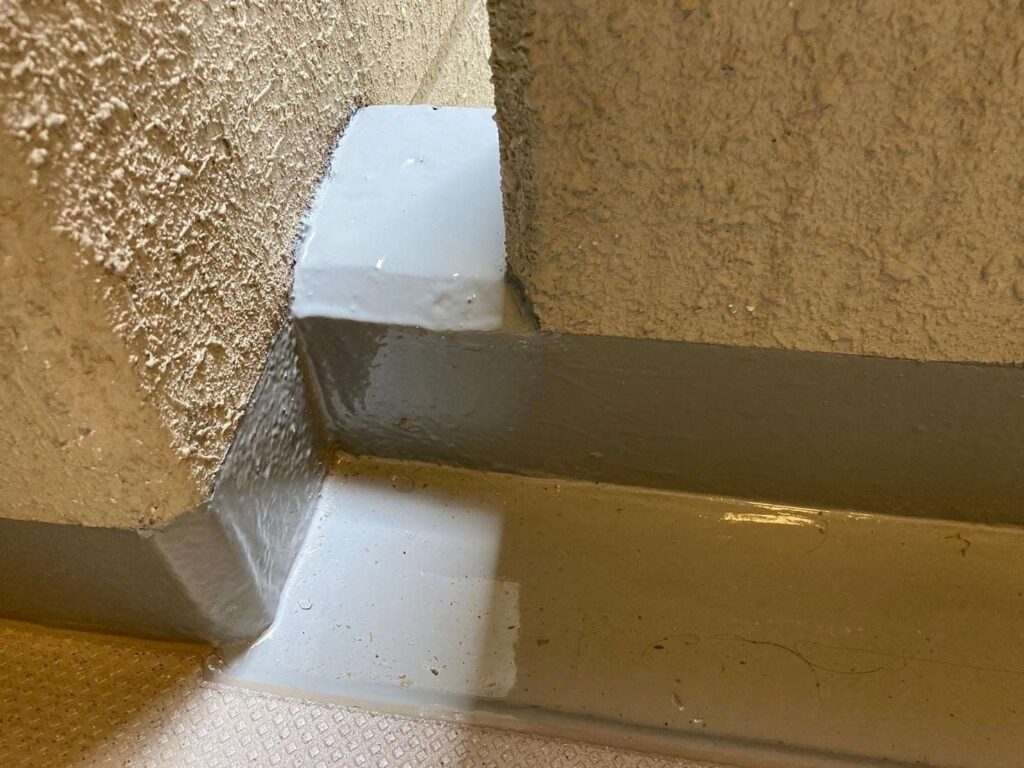 マンション屋内廊下、長尺シート防水工事 工事写真