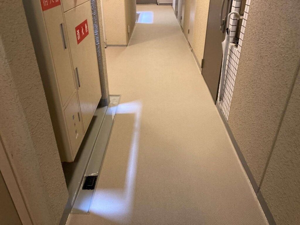 マンション屋内廊下、長尺シート防水工事 工事写真