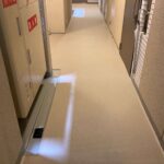 マンション屋内廊下、長尺シート防水工事 工事写真